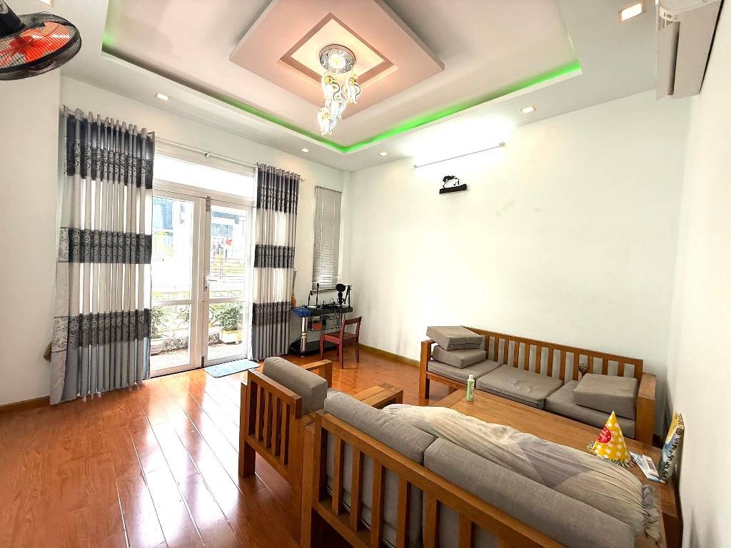 Siêu phẩm TÂN CỔ ĐIỂN đẹp xuất sắc- Khu đồng bộ xe hơi ngủ trong nhà - gần CV Làng Hoa