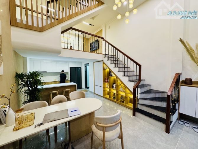TRƯƠNG ĐỊNH 50M2 5TẦNG MẶTTIỀN 5M 8.3 TỶ,SỔ VUÔNG,10M RA ÔTÔ ,KO DÍNH QH,KO LỖI PHONGTHỦY