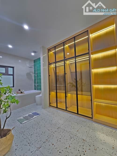 TRƯƠNG ĐỊNH 50M2 5TẦNG MẶTTIỀN 5M 8.3 TỶ,SỔ VUÔNG,10M RA ÔTÔ ,KO DÍNH QH,KO LỖI PHONGTHỦY
