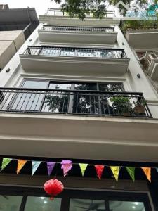 TRƯƠNG ĐỊNH 50M2 5TẦNG MẶTTIỀN 5M 8.3 TỶ,SỔ VUÔNG,10M RA ÔTÔ ,KO DÍNH QH,KO LỖI PHONGTHỦY
