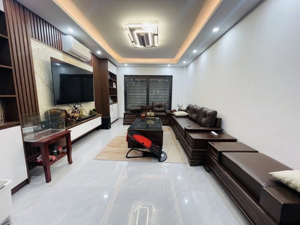 NHÀ ĐẸP Ở NGAY - 2 THOÁNG TRƯỚC SAU - GẦN Ô TÔ