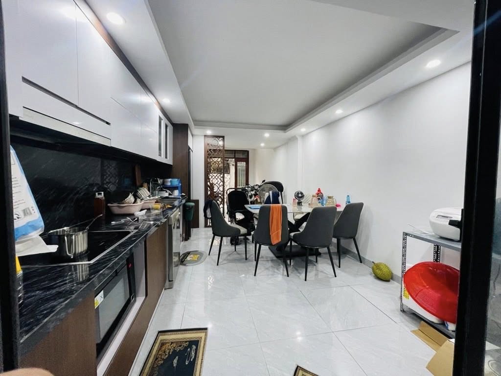 NHÀ ĐẸP Ở NGAY - 2 THOÁNG TRƯỚC SAU - GẦN Ô TÔ