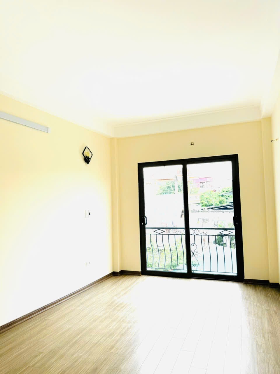 Chính chủ cần bán nhà Ngõ 141 Nam Dư , Giá 6.8 tỷ - Lô góc - ô tô đỗ cửa