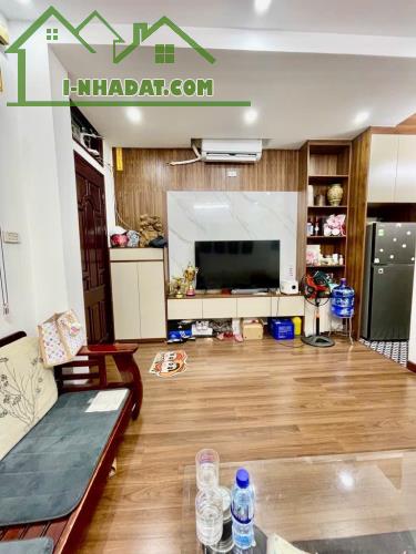 BÁN NHÀ TẬP THỂ HOÀNG QUỐC VIỆT, CẦU GIẤY 60M 3.85 TỶ