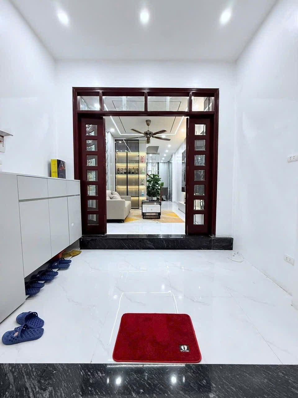 NHÀ MỚI 5 TẦNG- THANG MÁY- NỘI THẤT SANG XỊN- NGAY CÔNG VIÊN KĐT VĂN PHÚ- ÔTÔ ĐỖ NGÀY ĐÊM TRƯỚC NHÀ.
