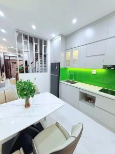 NHÀ MỚI 5 TẦNG- THANG MÁY- NỘI THẤT SANG XỊN- NGAY CÔNG VIÊN KĐT VĂN PHÚ- ÔTÔ ĐỖ NGÀY ĐÊM TRƯỚC NHÀ.