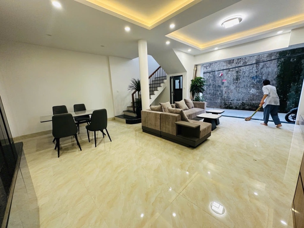 Bán nhà Nguyễn Văn Linh- Ô Tô Đỗ Cửa- mới keng full nội thất -5 tầng