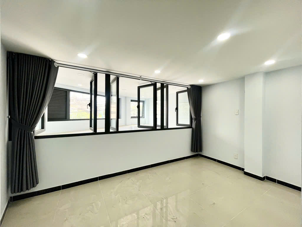 Kiệt tác nghệ thuật - mặt phố Nguyễn Khuyến - 6 tầng mặt hẻm 5m