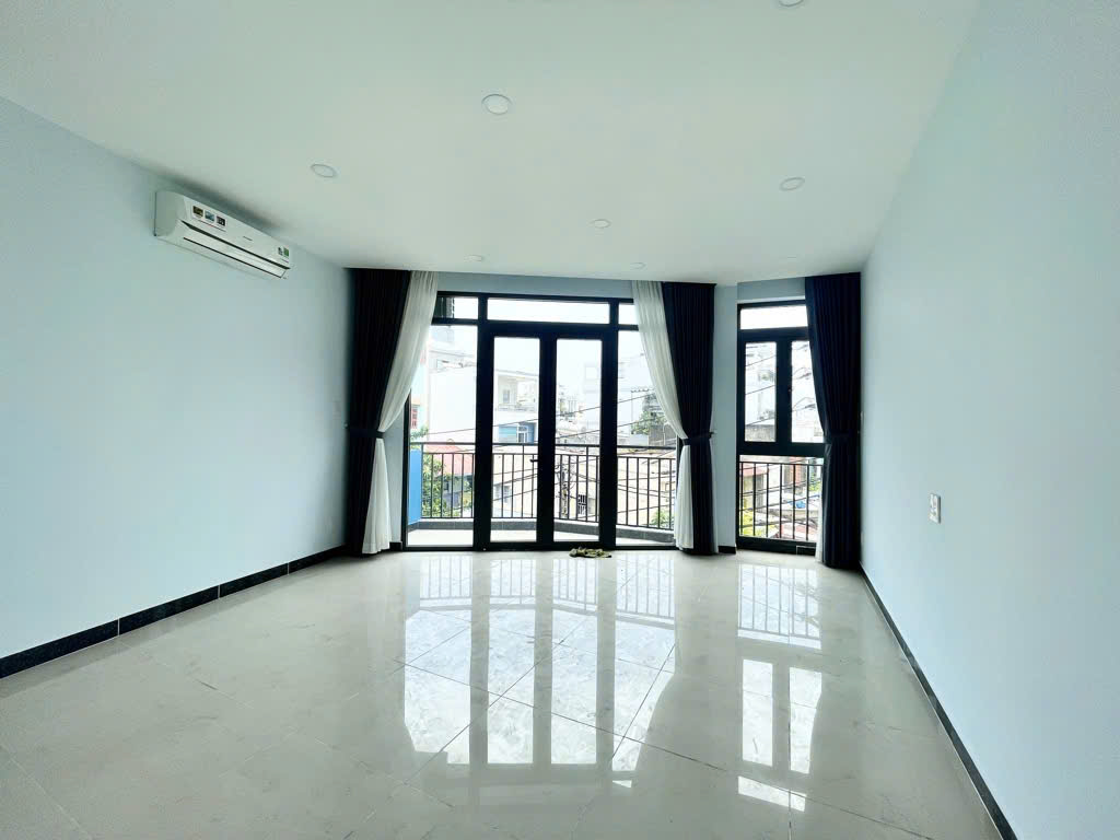 Kiệt tác nghệ thuật - mặt phố Nguyễn Khuyến - 6 tầng mặt hẻm 5m