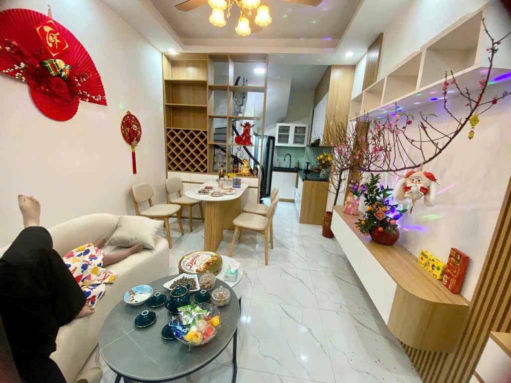 BÁN NHÀ MỚI 5 TẦNG ĐỐNG ĐA, 50M RA Ô TÔ, CHỈ VIỆC XÁCH VALI VÀO Ở 5.75 TỶ