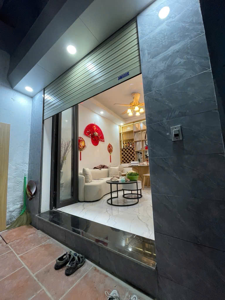 BÁN NHÀ MỚI 5 TẦNG ĐỐNG ĐA, 50M RA Ô TÔ, CHỈ VIỆC XÁCH VALI VÀO Ở 5.75 TỶ