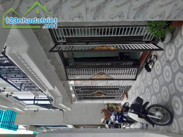 Bán nhà đẹp tại Bát tràng - Gia Lâm - diện tích : 30,5/45,2m2 - 5 tầng - 5,7 tỷ