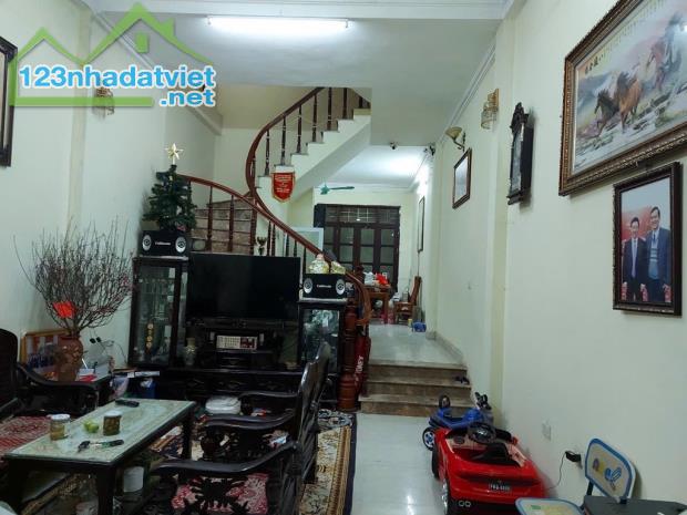 Đông Ngạc Bắc Từ Liêm ô tô đỗ cửa, mặt tiền rộng 61m2