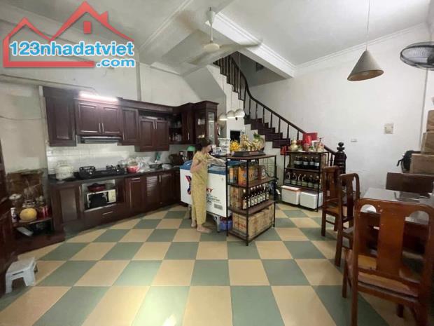 Nhà đẹp Khương Trung gần trường học, gần chợ- khu vực dân trí cao