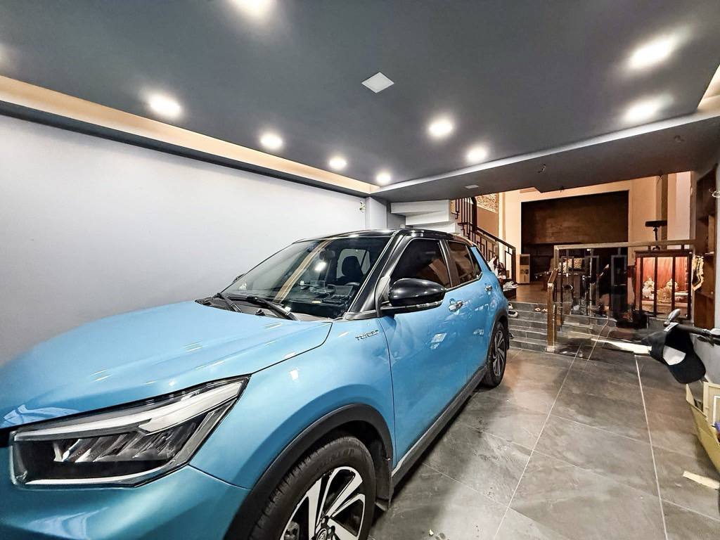 VIP DƯƠNG QUẢNG HÀM - THANG MÁY - TRẢI NHỰA XE TẢI - 9.6 TỶ - FULL NỘI THẤT GỖ CAO CẤP