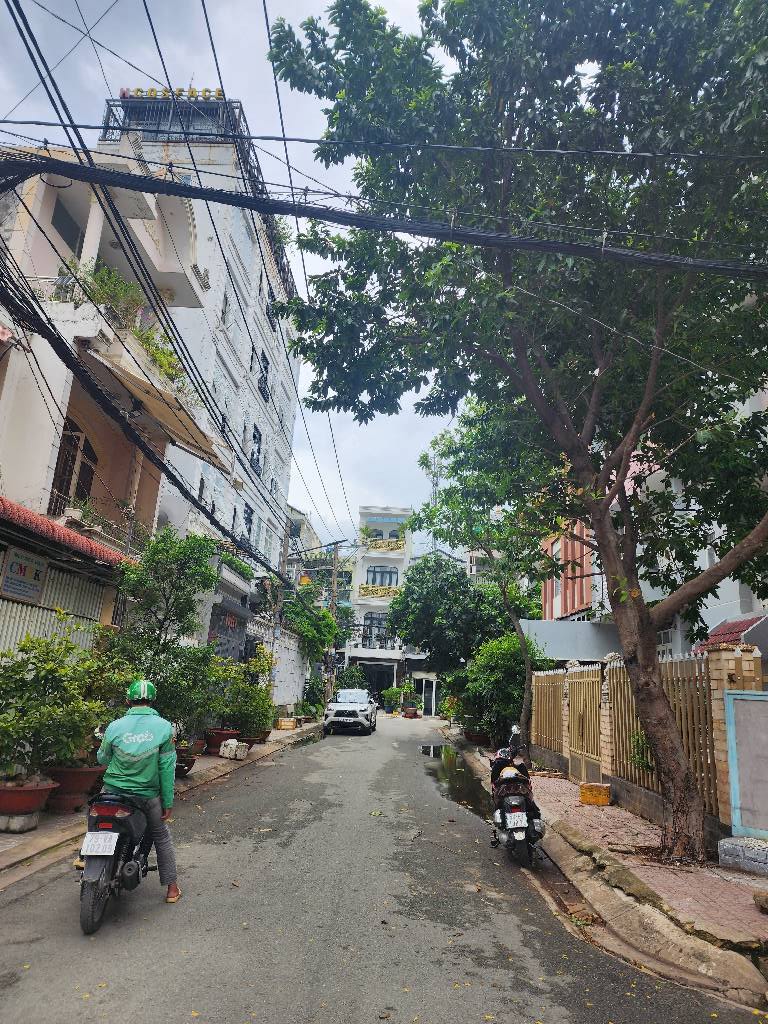 BÁN NHÀ LÔ GÓC- CÓ HẦM ĐỂ XE HƠI - 5 TẦNG BTCT
