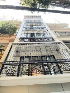 KHU PHÂN LÔ QUÂN ĐỘI - OTO TRÁNH ĐỖ - PHỐ VƯƠNG THỪA VŨ - 55M2 - 6 TẦNG THANG MÁY - GARA - KINH DOANH 