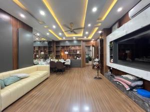 NHÀ ĐẸP CỰ KHỐI 51m 5TẦNG - LÔ GÓC - Ô TÔ TRÁNH KINH DOANH - NỘI THẤT VIP
