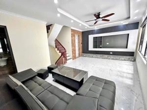 BÁN NHÀ ĐẸP HÀ ĐÔNG - XÂY MỚI CỨNG - THANG MÁY - MẶT TIỀN RỘNG -THOÁNG SÁNG - DT 42mx 6 tầng - MẶT TIỀN RỘNG