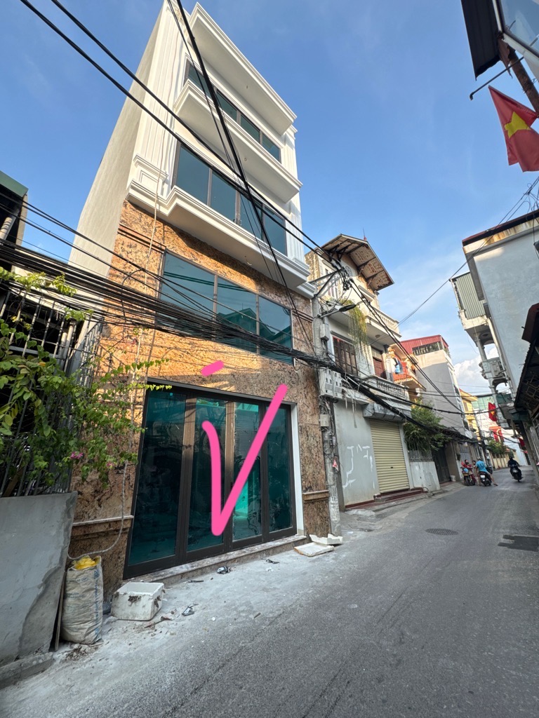 Nhà mới đẹp , mặt phố Thạch Cầu