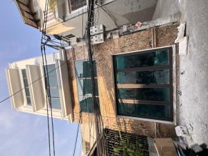 Nhà mới đẹp , mặt phố Thạch Cầu