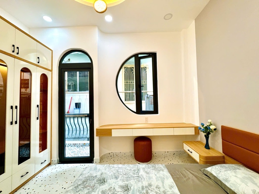 NHỈNH 5 TỶ CÓ NHÀ MỚI ĐẸP 30M2 Ở NGAY TRUNG TÂM PHÚ NHUẬN, HẺM HUỲNH VĂN BÁNH