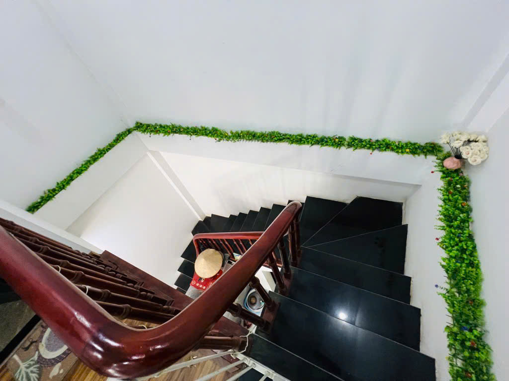 nhà 5 tầng ở yên nghĩa ,hiện đại,kinh doanh nhỏ , sẵn về ở