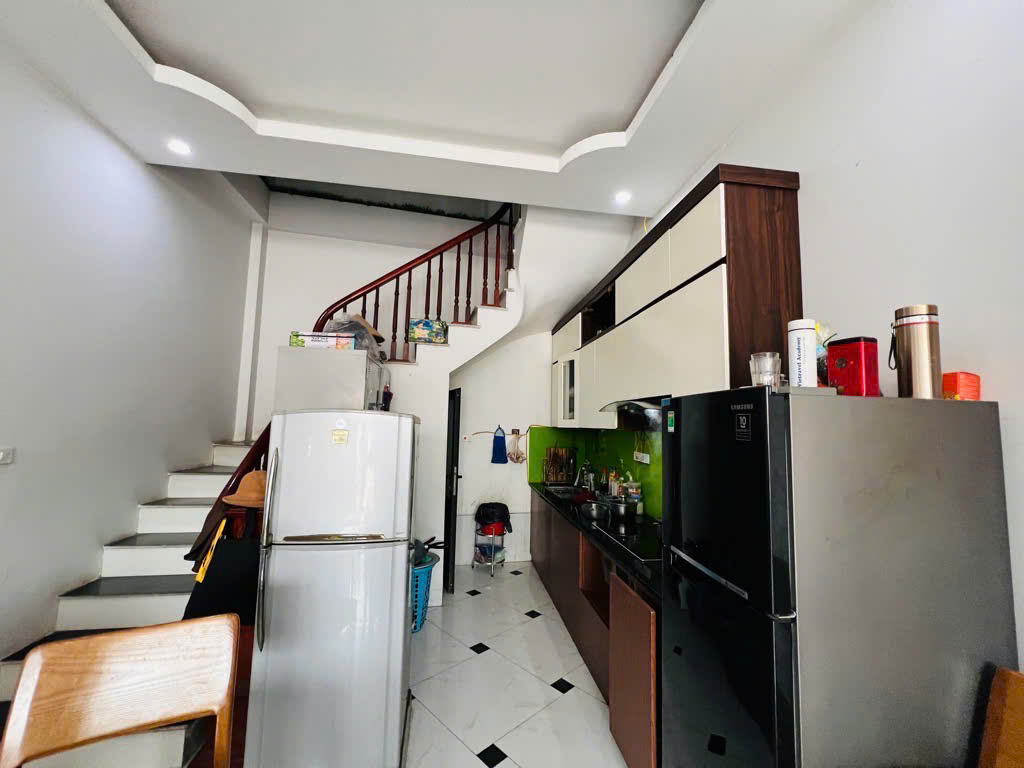 nhà 5 tầng ở yên nghĩa ,hiện đại,kinh doanh nhỏ , sẵn về ở