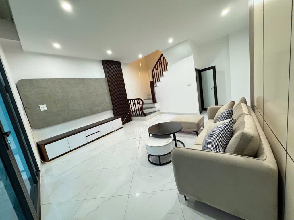 6,x TỈ NHÀ MỚI XÂY 6T Ở NGUYỄN VĂN LINH - TRUNG TÂM QUẬN LONG BIÊN, TẶNG NỘI THẤT
