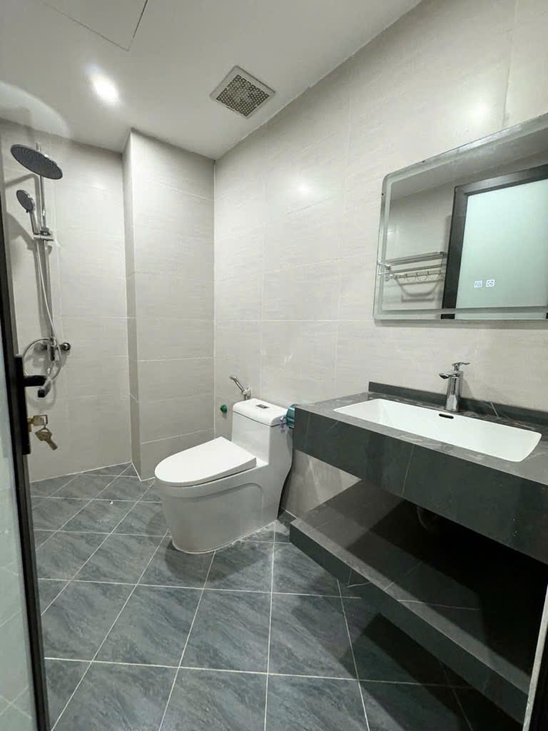6,x TỈ NHÀ MỚI XÂY 6T Ở NGUYỄN VĂN LINH - TRUNG TÂM QUẬN LONG BIÊN, TẶNG NỘI THẤT
