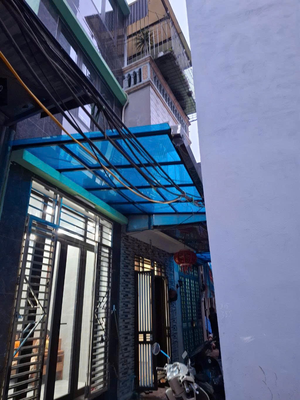 Cần bán gấp căn nhà để chuyểnl ên phố trong ngõ  diện tích 50m2 nhà đẹp 4 tầng  gần chợ  trường cấp 3  đi chỉ 20m ra quốc lộ 21b giá 5.5 tỷ