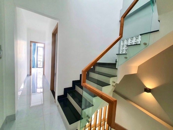 Nhà mới 4 tầng - Ngang 5m - Gần Bệnh viện Y Dược- Hẻm Xe hơi- Chỉ 5.X Tỉ