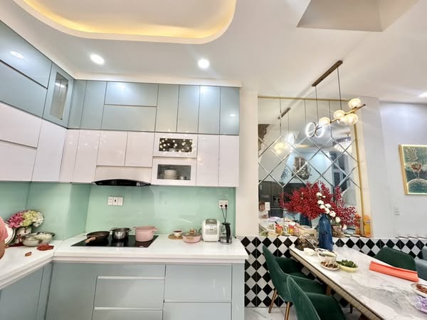SIÊU PHẨM NHÀ ĐẸP 4 TẦNG – XE HƠI NGỦ TRONG NHÀ