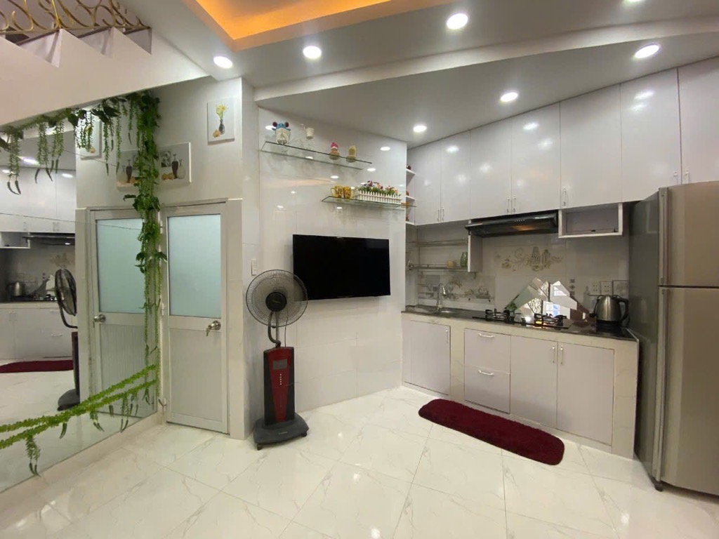Cần bán gấp nhà hxh  nhà mới thiết kế hiện đại đẹp long lanh