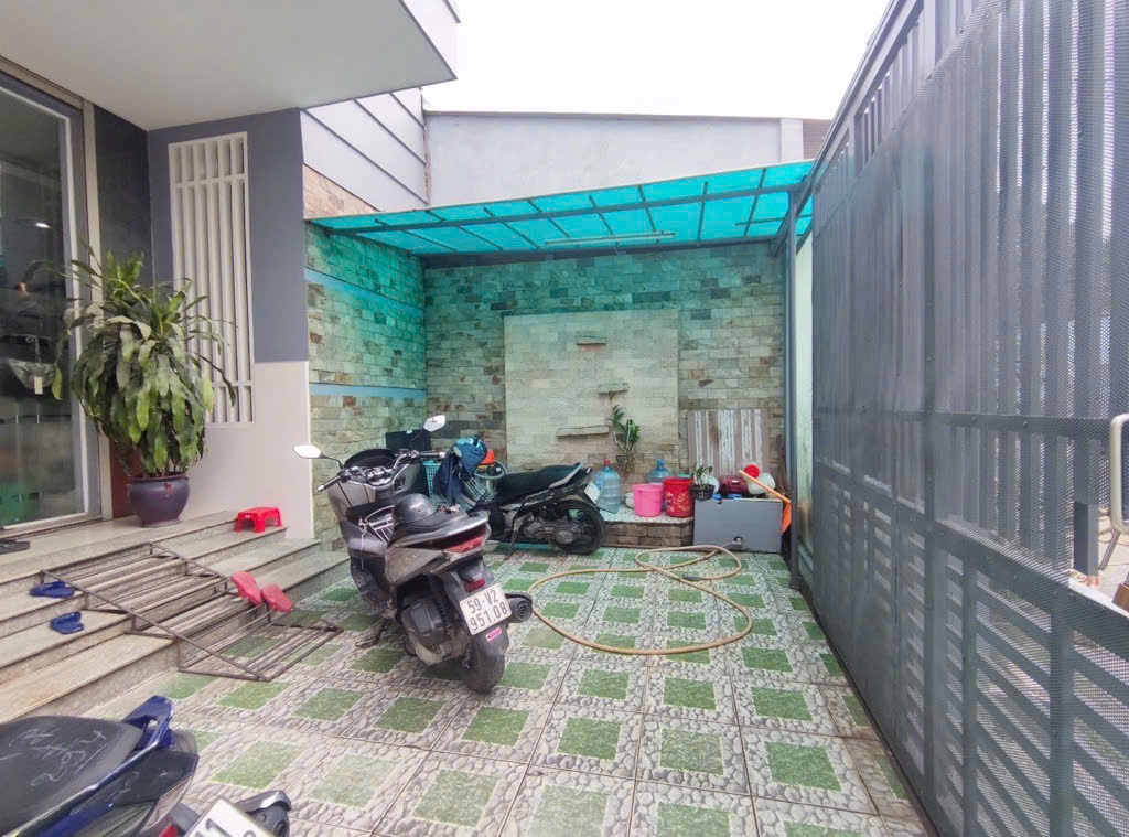 NGỘP BANK , NHÀ CẦN BÁN GẤP 9 TỶ , GẦN SONG HÀNH , TRUNG CHÁNH , HÓC MÔN , DIỆN TÍCH 150m2