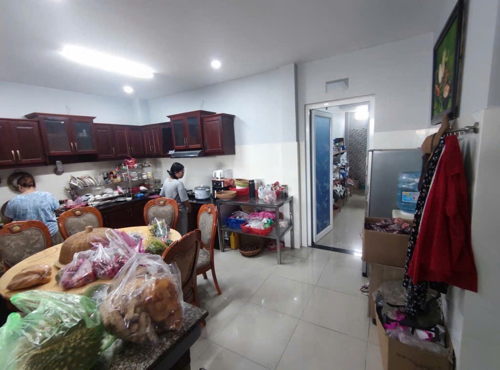 NGỘP BANK , NHÀ CẦN BÁN GẤP 9 TỶ , GẦN SONG HÀNH , TRUNG CHÁNH , HÓC MÔN , DIỆN TÍCH 150m2