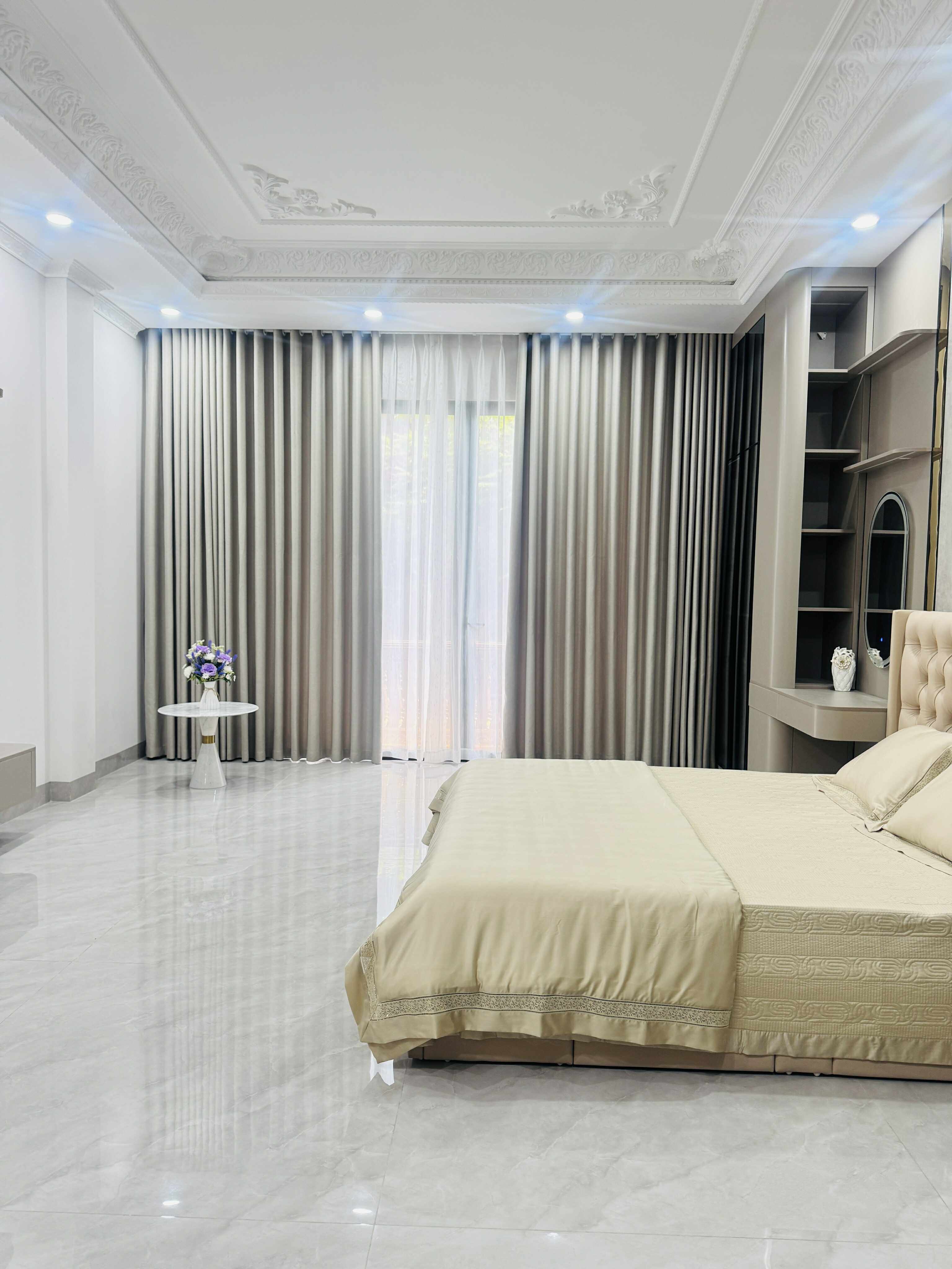 SIÊU PHẨM HAI BÀ TRƯNG –PHÂN LÔ 7 TẦNG THANG MÁY– NỘI THẤT GỖ ĐỎ- Ở SANG - KINH DOANH ĐỈNH