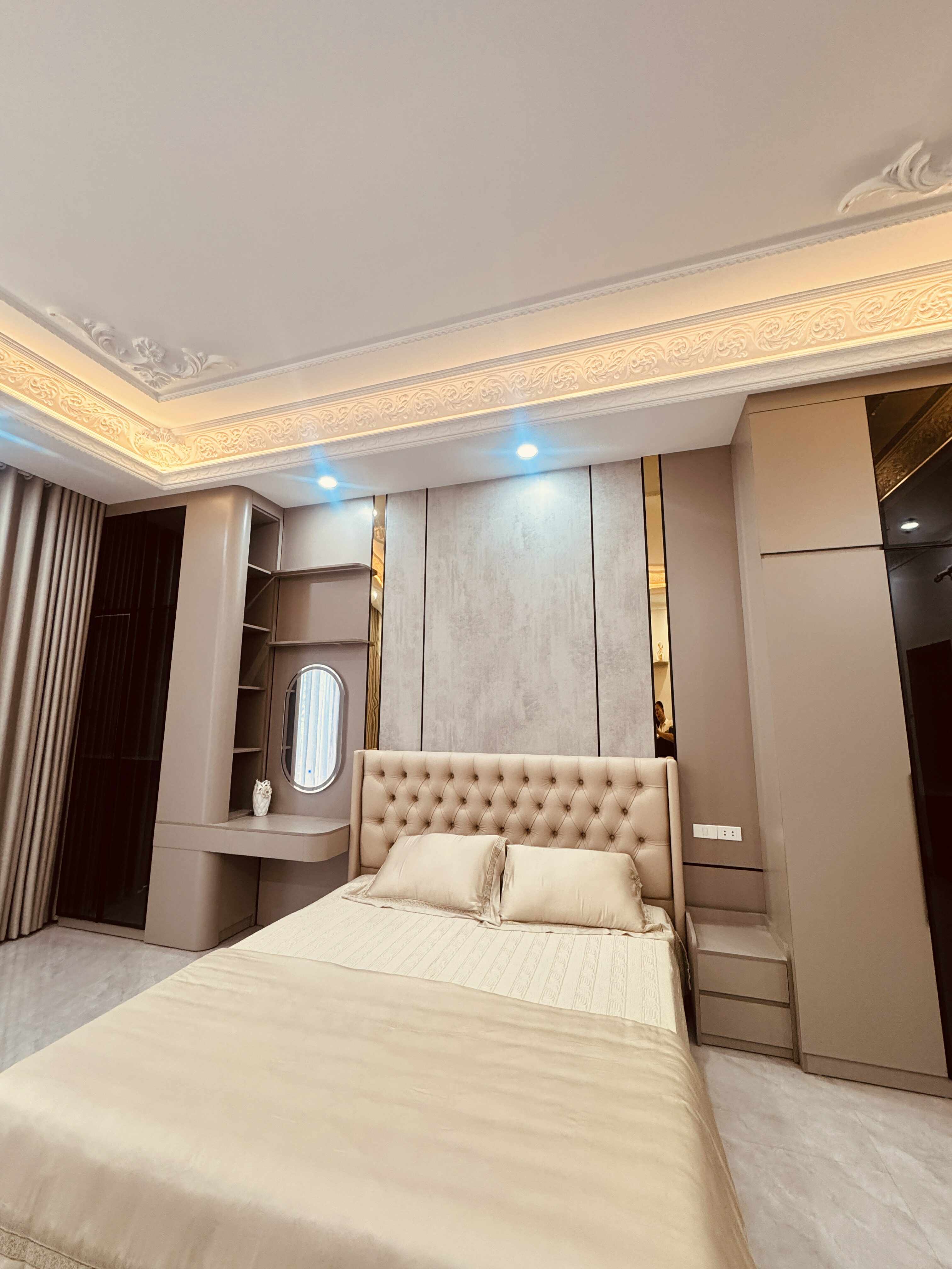 SIÊU PHẨM HAI BÀ TRƯNG –PHÂN LÔ 7 TẦNG THANG MÁY– NỘI THẤT GỖ ĐỎ- Ở SANG - KINH DOANH ĐỈNH