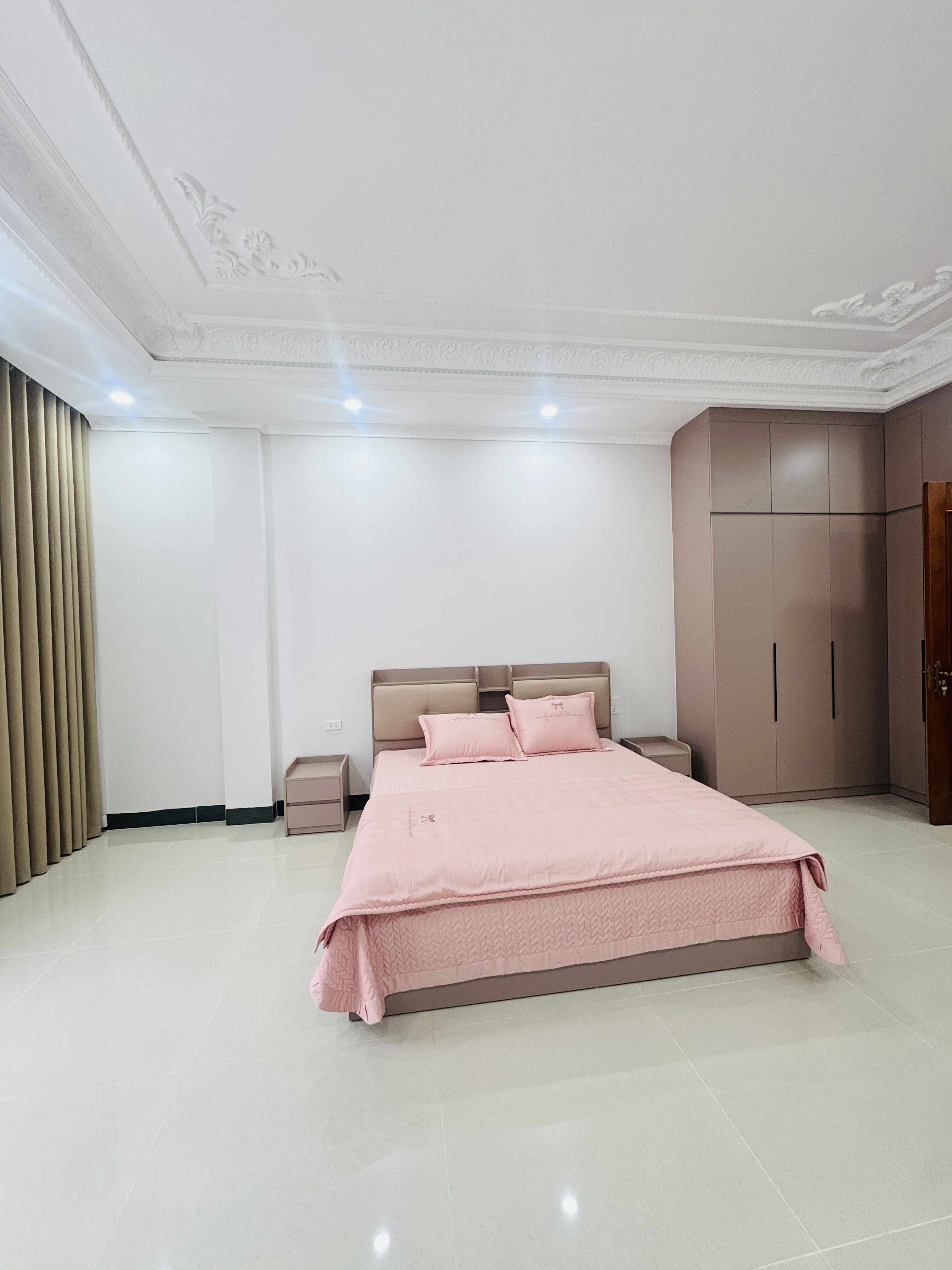 CỰC PHẨM - ĐẦM TRẤU - HAI BÀ TRƯNG –PHÂN LÔ 7 TẦNG– NỘI THẤT GỖ ĐỎ- Ở SANG - KD ĐỈNH