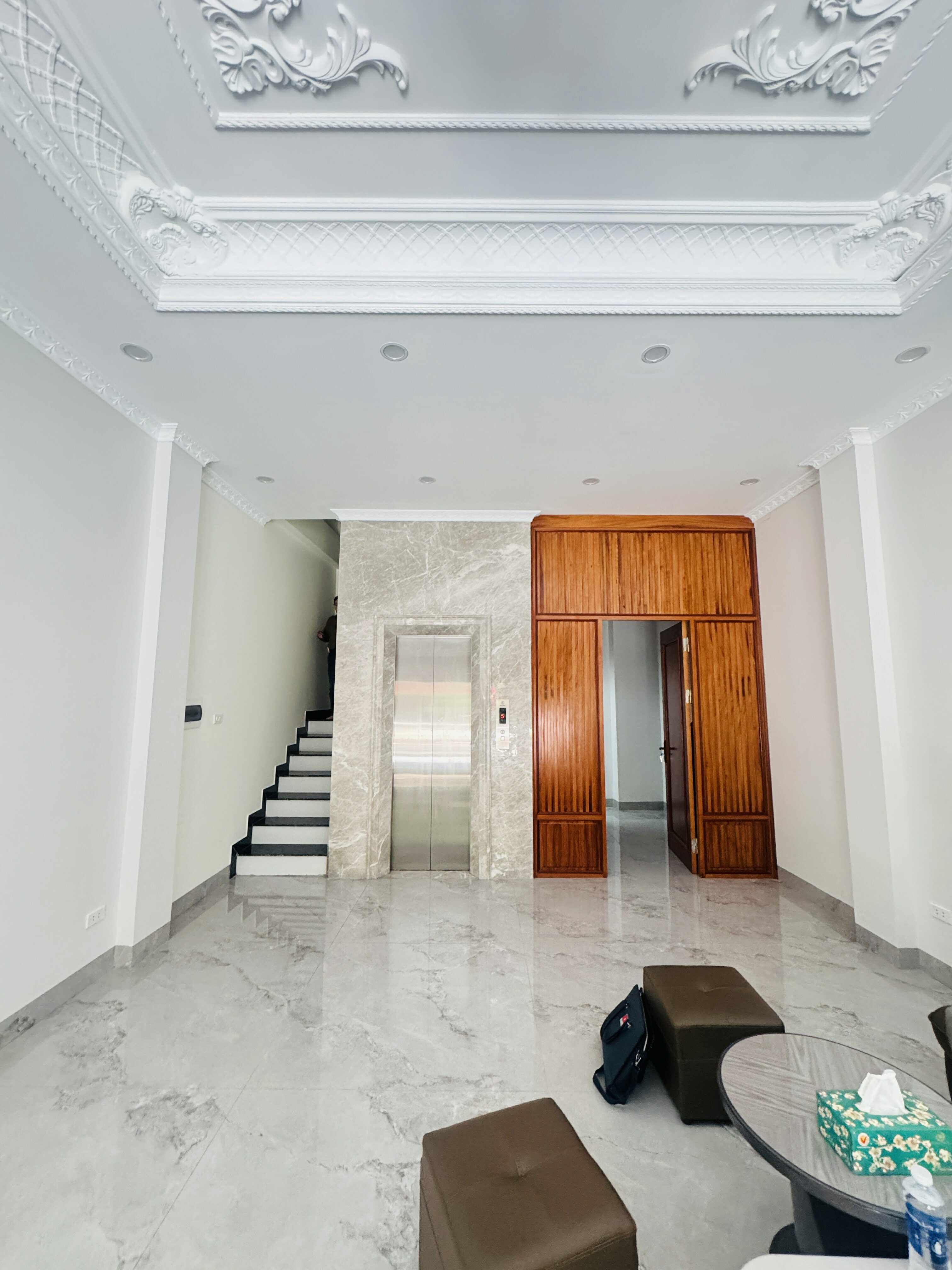 CỰC PHẨM - ĐẦM TRẤU - HAI BÀ TRƯNG –PHÂN LÔ 7 TẦNG– NỘI THẤT GỖ ĐỎ- Ở SANG - KD ĐỈNH