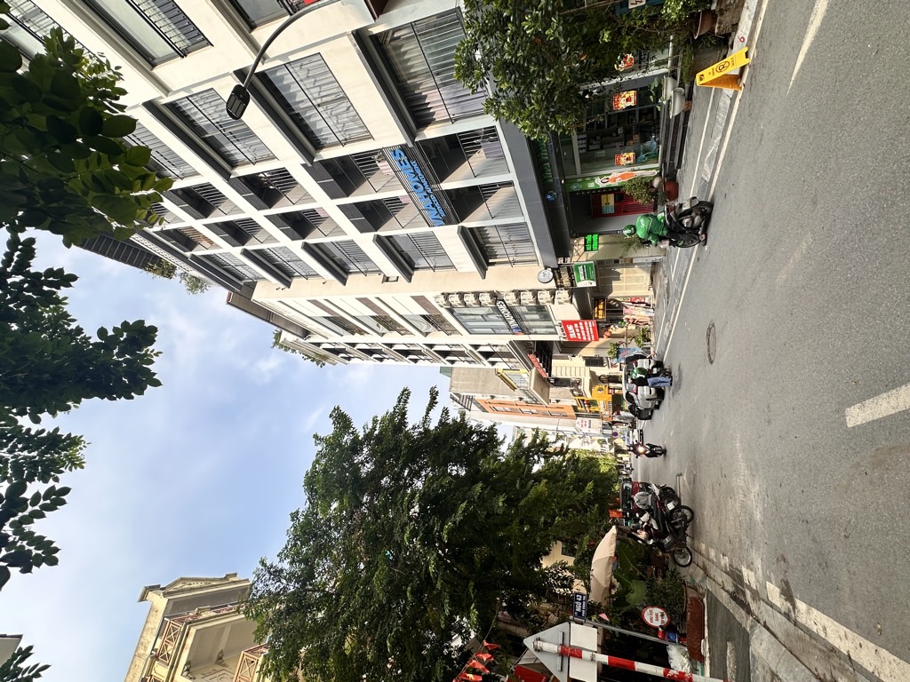 NHÀ ĐẸP HỒ TÂY - KHÔNG PHẢI LÚC NÀO CŨNG CÓ. CỰC PHẨM GẦN HỒ TÂY - 7 TẦNG THANG MÁY - FULL NỘI THẤT XỊN - NGÕ THÔNG GẦN ÔTÔ