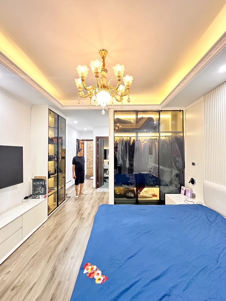 NHÀ ĐẸP HỒ TÂY - KHÔNG PHẢI LÚC NÀO CŨNG CÓ. CỰC PHẨM GẦN HỒ TÂY - 7 TẦNG THANG MÁY - FULL NỘI THẤT XỊN - NGÕ THÔNG GẦN ÔTÔ