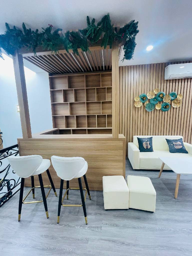 SỐNG SANG -SỐNG CHẤT- GIÁP ĐỐNG ĐA- FULL NỘI THẤT –NGÕ THÔNG–10M RA PHỐ–ÔTÔ ĐỖ CỬA -GIÁ CHỐT BẤT CHẤP