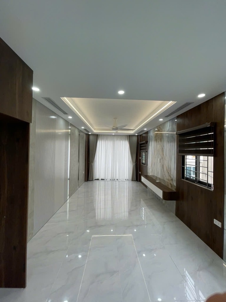 ĐỘC LẠ HOÀNG MAI - MẶT PHỐ KINH DOANH - GIÁ TRONG NGÕ - 6 TẦNG THANG MÁY - HÀNG XÓM QUAN CHỨC