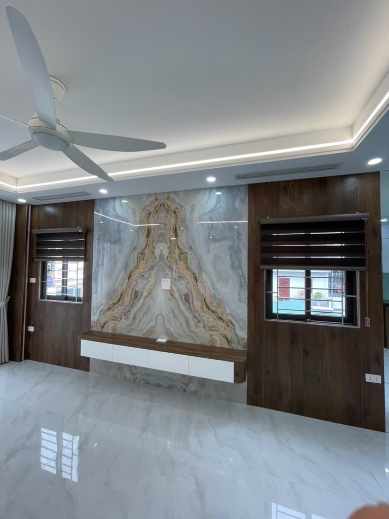 ĐỘC LẠ HOÀNG MAI - MẶT PHỐ KINH DOANH - GIÁ TRONG NGÕ - 6 TẦNG THANG MÁY - HÀNG XÓM QUAN CHỨC