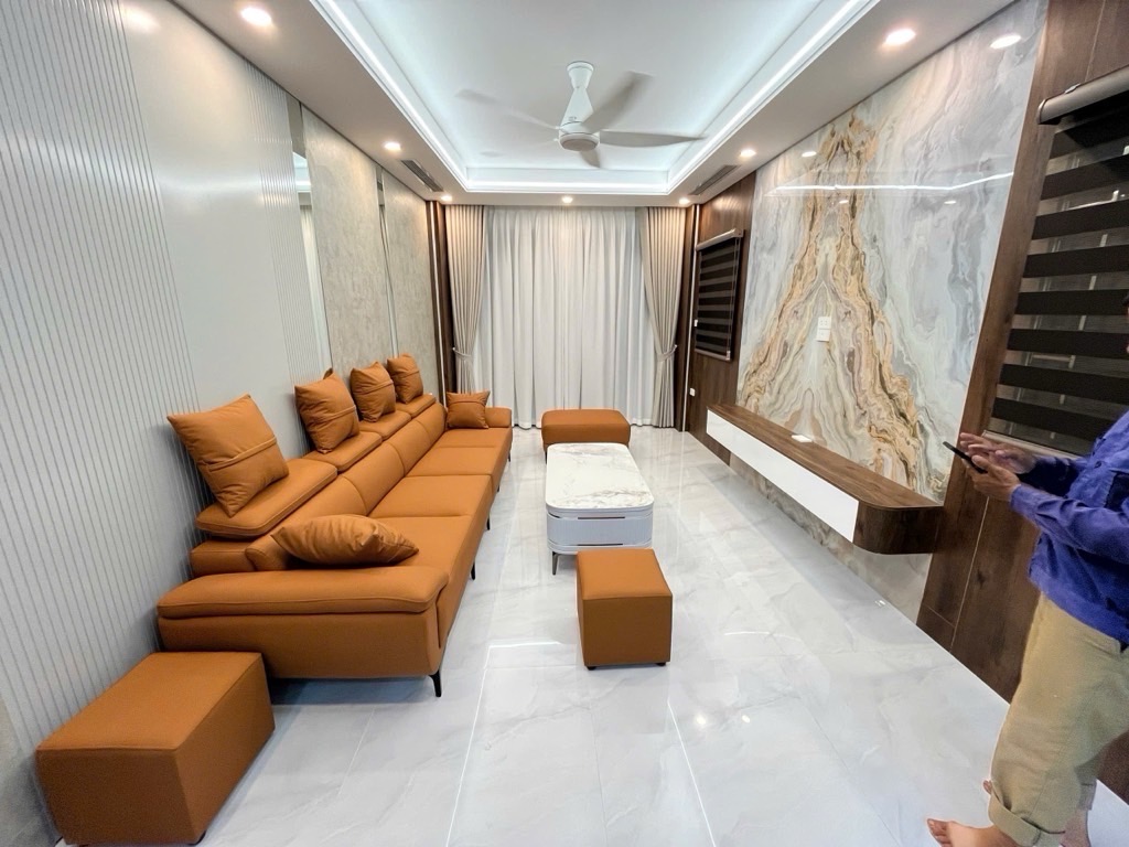 ĐỘC LẠ HOÀNG MAI - MẶT PHỐ KINH DOANH - GIÁ TRONG NGÕ - 6 TẦNG THANG MÁY - HÀNG XÓM QUAN CHỨC