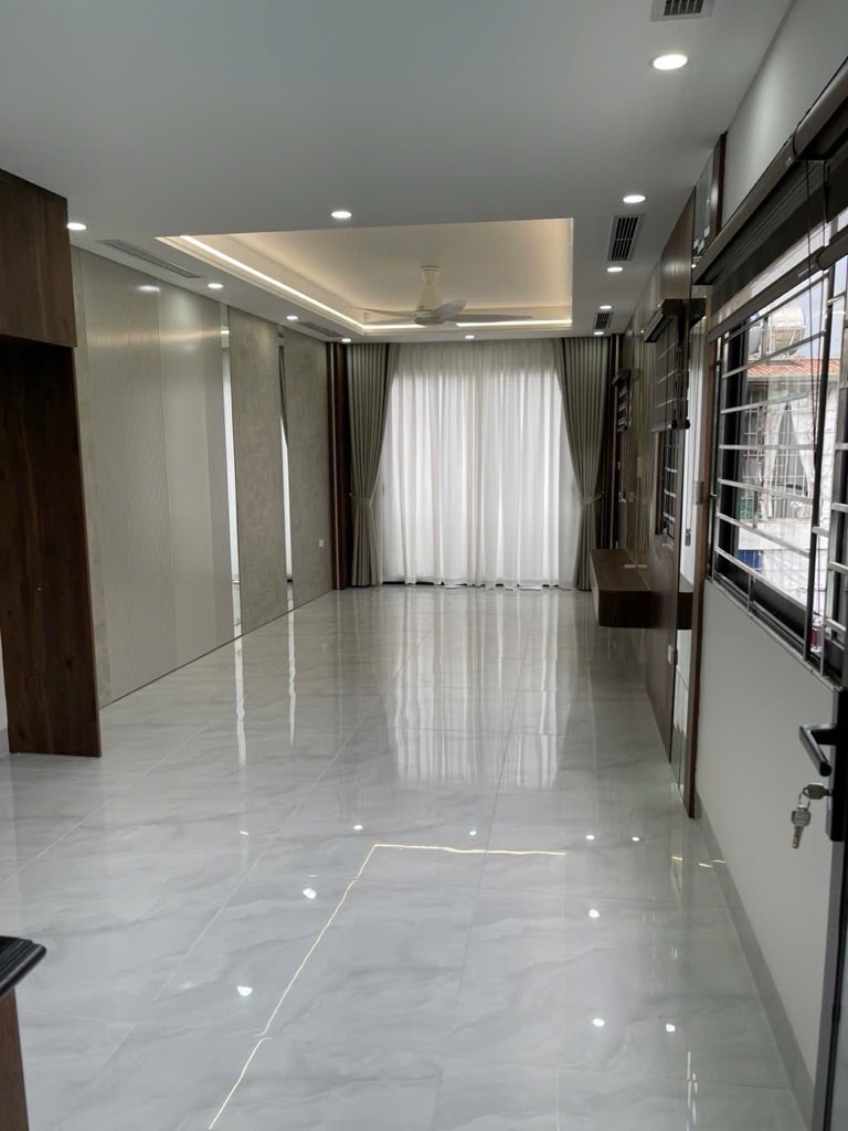 ĐỘC LẠ HOÀNG MAI - MẶT PHỐ KINH DOANH - GIÁ TRONG NGÕ - 6 TẦNG THANG MÁY - HÀNG XÓM QUAN CHỨC