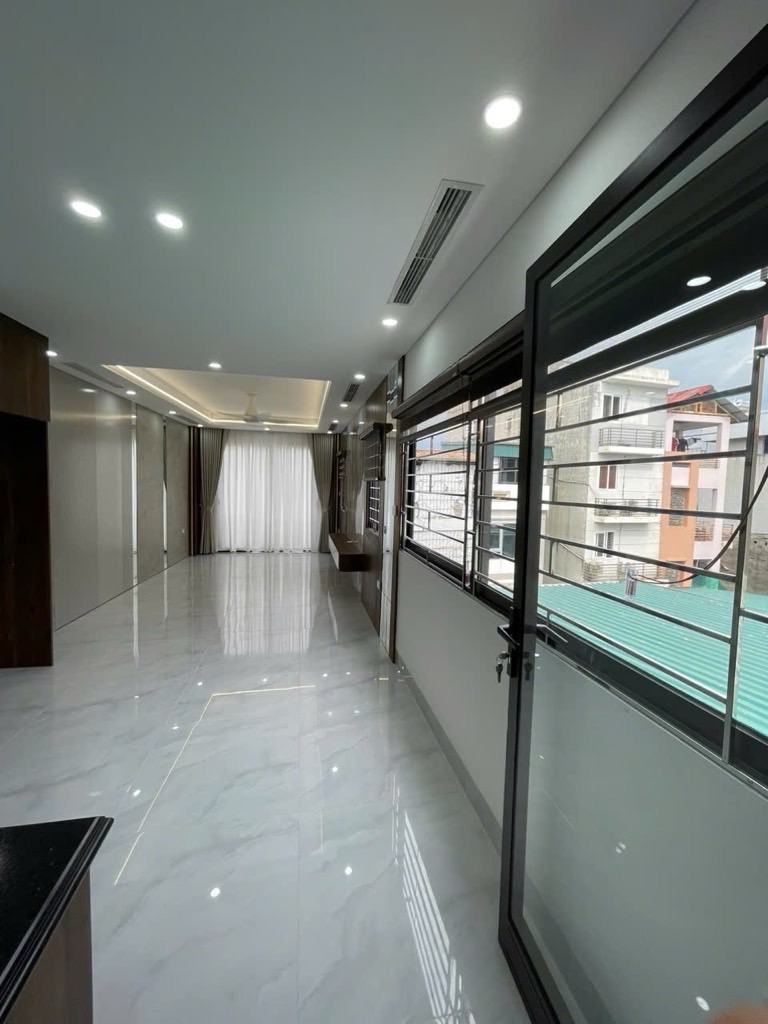 ĐỘC LẠ HOÀNG MAI - MẶT PHỐ KINH DOANH - GIÁ TRONG NGÕ - 6 TẦNG THANG MÁY - HÀNG XÓM QUAN CHỨC