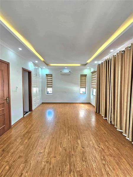 NHỈNH 10 TỶ - THƯƠNG LƯỢNG MẠNH TAY - CÓ NGAY VỊ TRÍ HIẾM- LONG BIÊN  LÔ GÓC NỞ HẬU – 6 TẦNG– ÔTÔ TRÁNH –SỐNG CHẤT