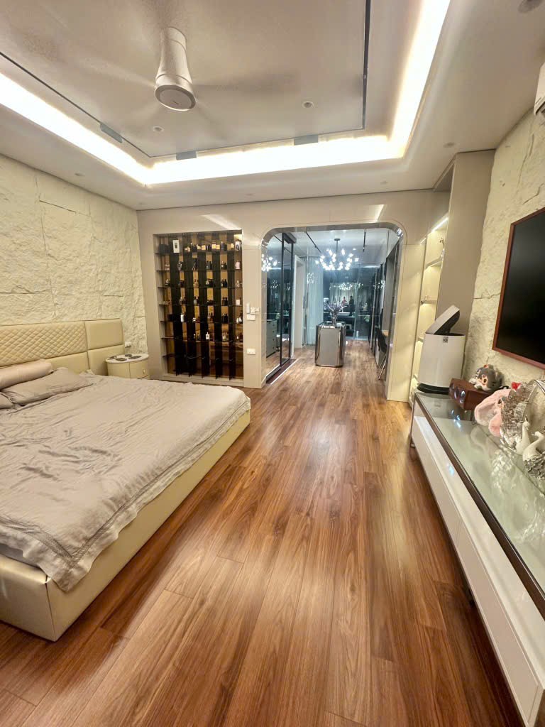 XỨNG TẦM ĐẲNG CẤP GIA CHỦ -GIỮA LÒNG HOÀNG MAI–NỘI THẤT TIỀN TỶ - Ở SƯỚNG NHƯ 6 SAO - 7TẦNG, ÔTÔ, GIÁ TRONG NGÕ